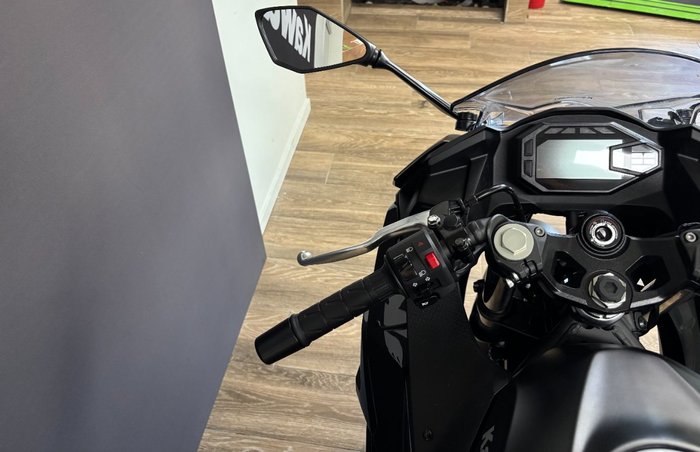 2026 Kawasaki Ninja 500 EX500GTFNW Black