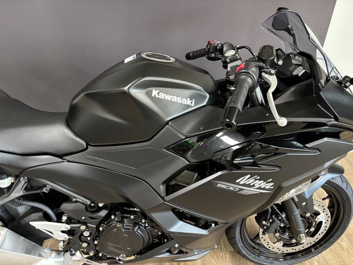 2026 Kawasaki Ninja 500 EX500GTFNW Black