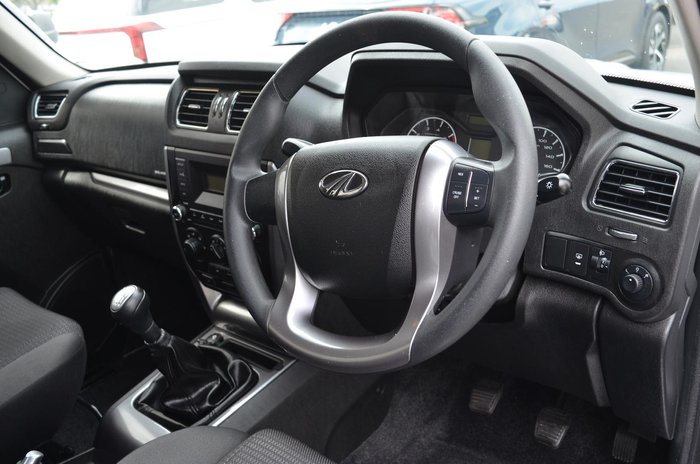 2022 Mahindra PIK-UP S10+