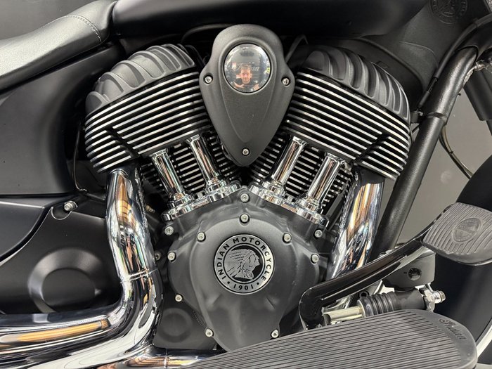 2016 INDIAN CHIEFTAIN DARK HORSE Black