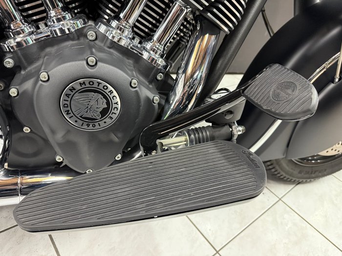 2016 INDIAN CHIEFTAIN DARK HORSE Black