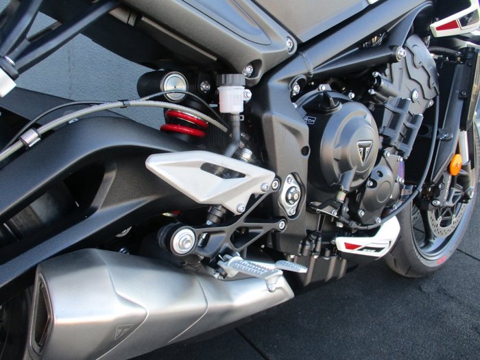 2023 Triumph STREET TRIPLE R White
