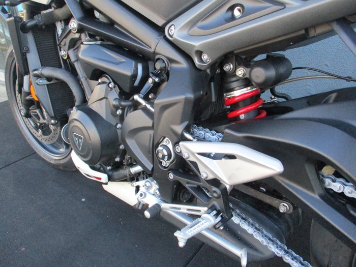 2023 Triumph STREET TRIPLE R White