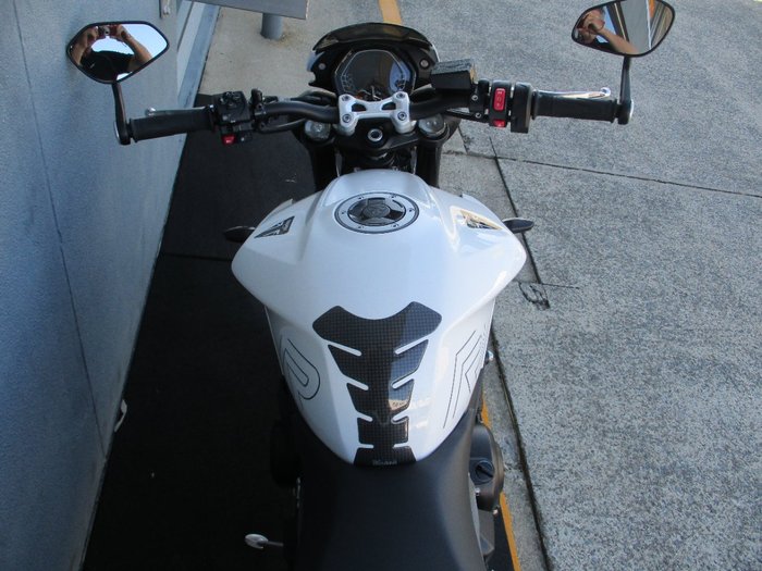 2023 Triumph STREET TRIPLE R White
