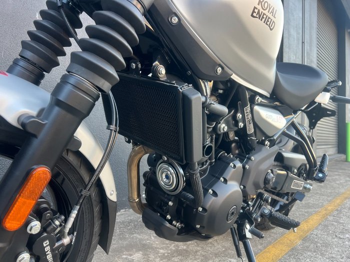 2025 Royal Enfield 2025 Royal Enfield 450CC GUERRILLA - Dash SILVER