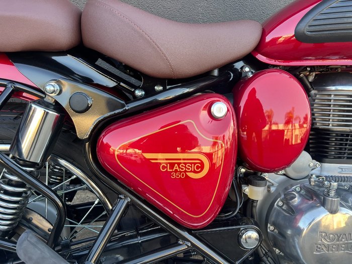 2025 Royal Enfield 2025 Royal Enfield 350CC CLASSIC 350 HERITAGE RED