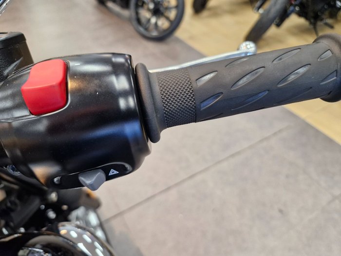 Triumph 2017 TRIUMPH 120CC BONNE T100 BLACK