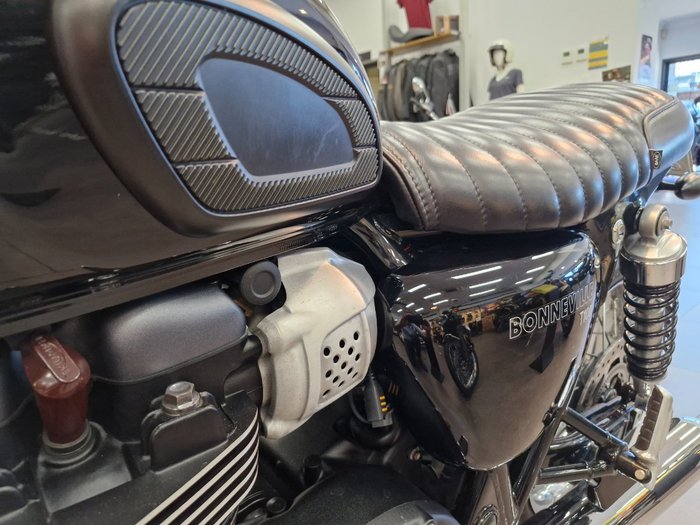 Triumph 2017 TRIUMPH 120CC BONNE T100 BLACK