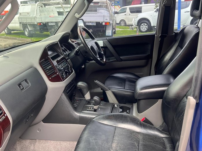 2001 Mitsubishi Pajero Exceed NM 4X4 Deep Blue