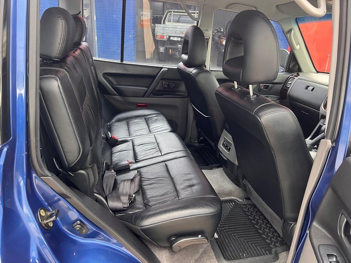 2001 Mitsubishi Pajero Exceed NM 4X4 Deep Blue