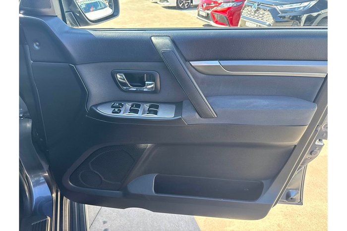 2010 Mitsubishi Pajero GLS