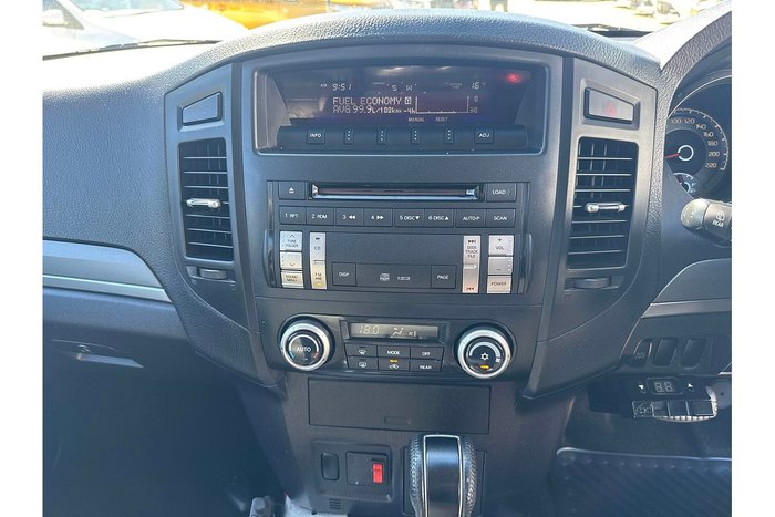 2010 Mitsubishi Pajero GLS