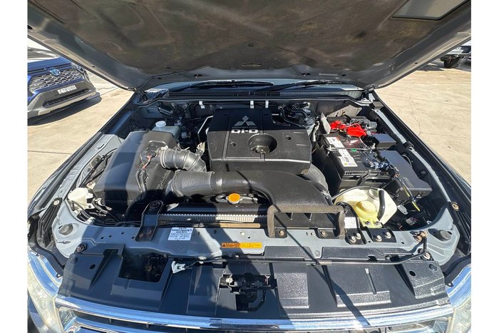 2010 Mitsubishi Pajero GLS