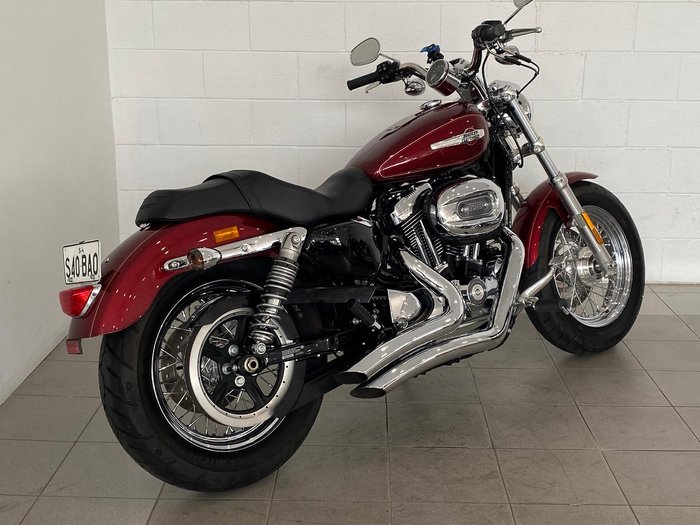 2016 Harley-Davidson 1200 Custom (XL1200C) Sportster Red
