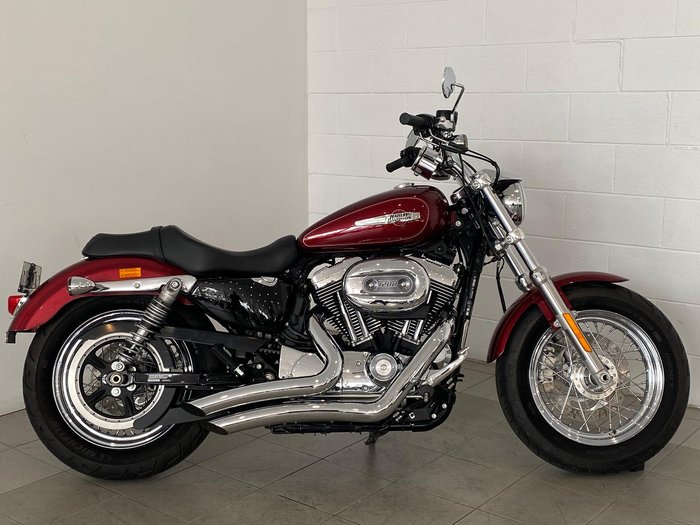 2016 Harley-Davidson 1200 Custom (XL1200C) Sportster Red