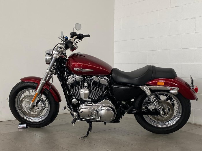 2016 Harley-Davidson 1200 Custom (XL1200C) Sportster Red