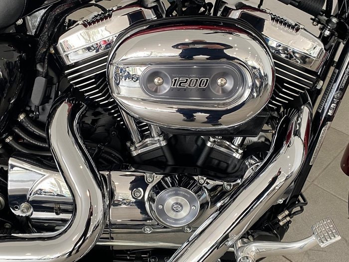 2016 Harley-Davidson 1200 Custom (XL1200C) Sportster Red