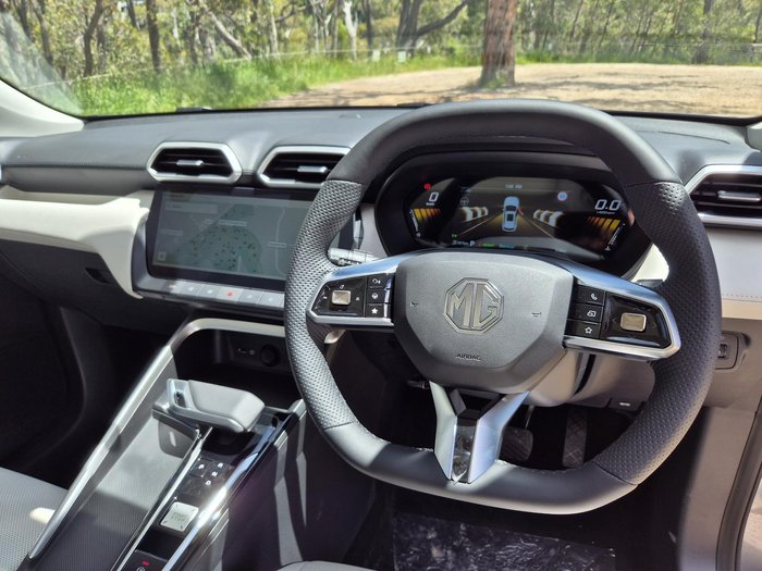 2025 MG ZS Essence Hybrid+