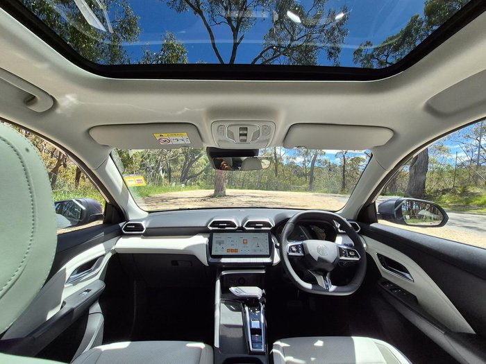 2025 MG ZS Essence Hybrid+