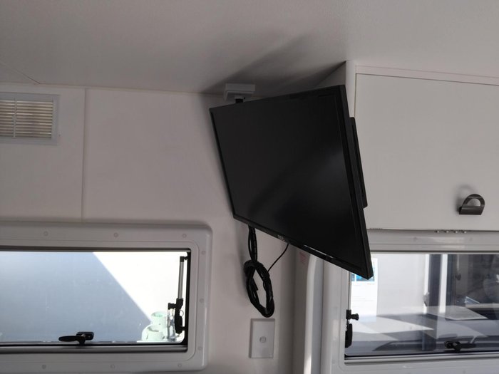 2019 New Age Caravans Ro21be Comfort Triple Bunk Family Van With Full Ensuite