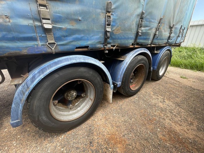 1989 Maxicube Curtainsider Tri-Axle Trailer