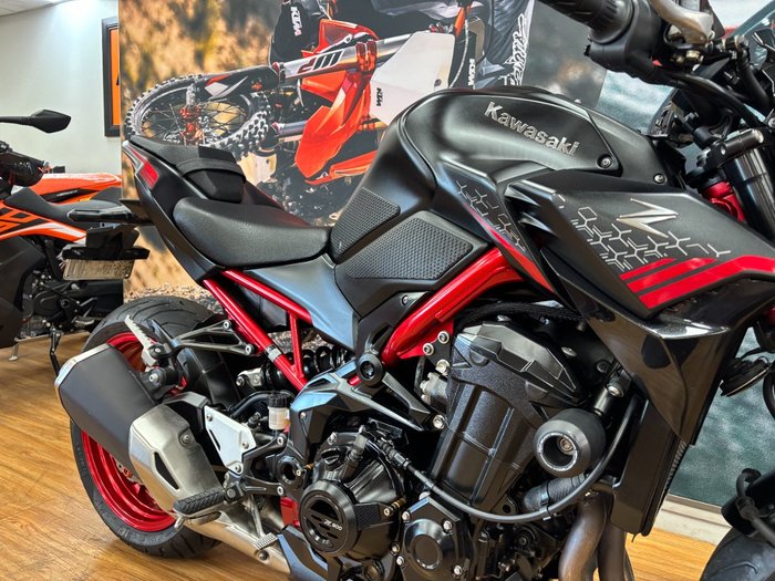 2021 Kawasaki Z900 SUPERNAKED (ZR900) GREY