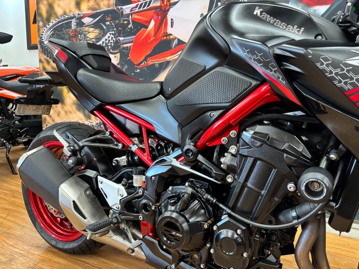 2021 Kawasaki Z900 SUPERNAKED (ZR900) GREY