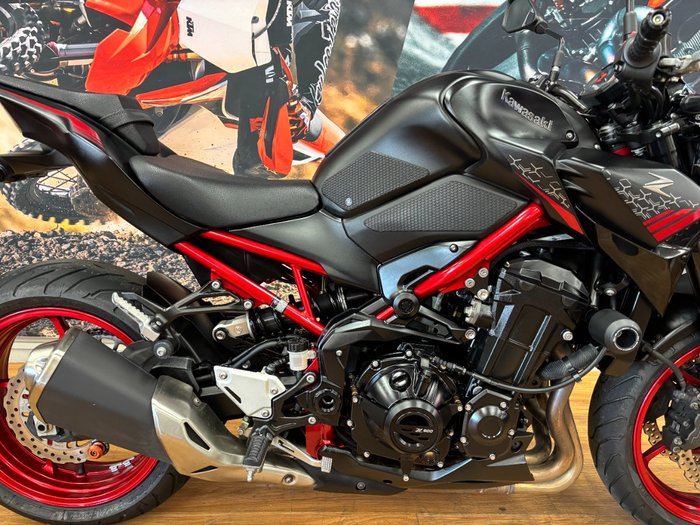 2021 Kawasaki Z900 SUPERNAKED (ZR900) GREY
