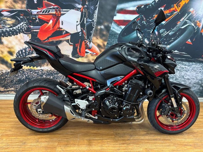 2021 Kawasaki Z900 SUPERNAKED (ZR900) GREY
