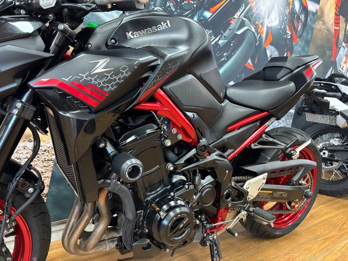 2021 Kawasaki Z900 SUPERNAKED (ZR900) GREY