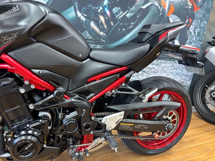 2021 Kawasaki Z900 SUPERNAKED (ZR900) GREY