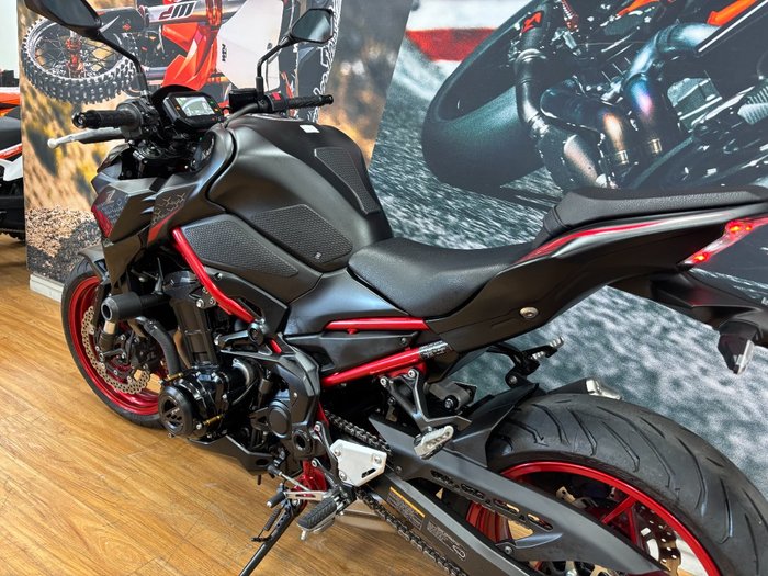 2021 Kawasaki Z900 SUPERNAKED (ZR900) GREY