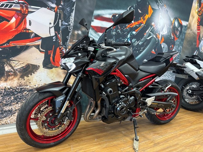 2021 Kawasaki Z900 SUPERNAKED (ZR900) GREY