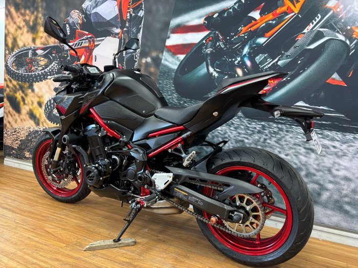 2021 Kawasaki Z900 SUPERNAKED (ZR900) GREY