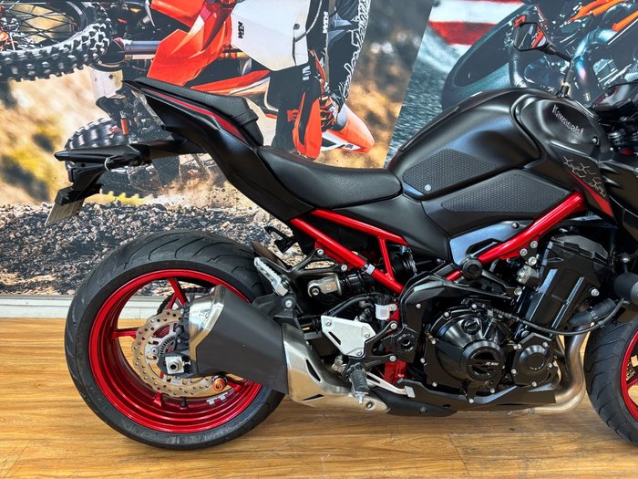 2021 Kawasaki Z900 SUPERNAKED (ZR900) GREY