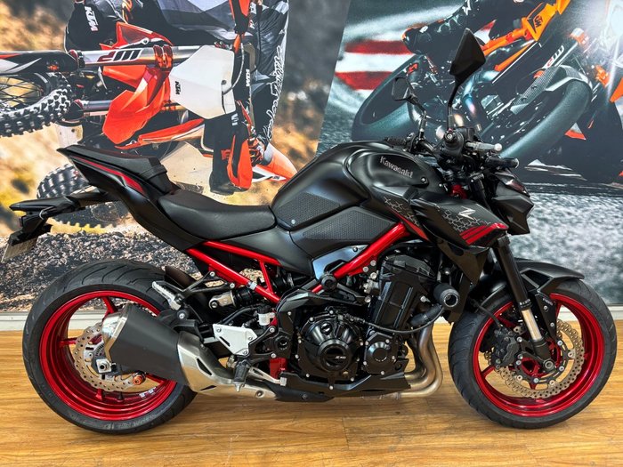 2021 Kawasaki Z900 SUPERNAKED (ZR900) GREY