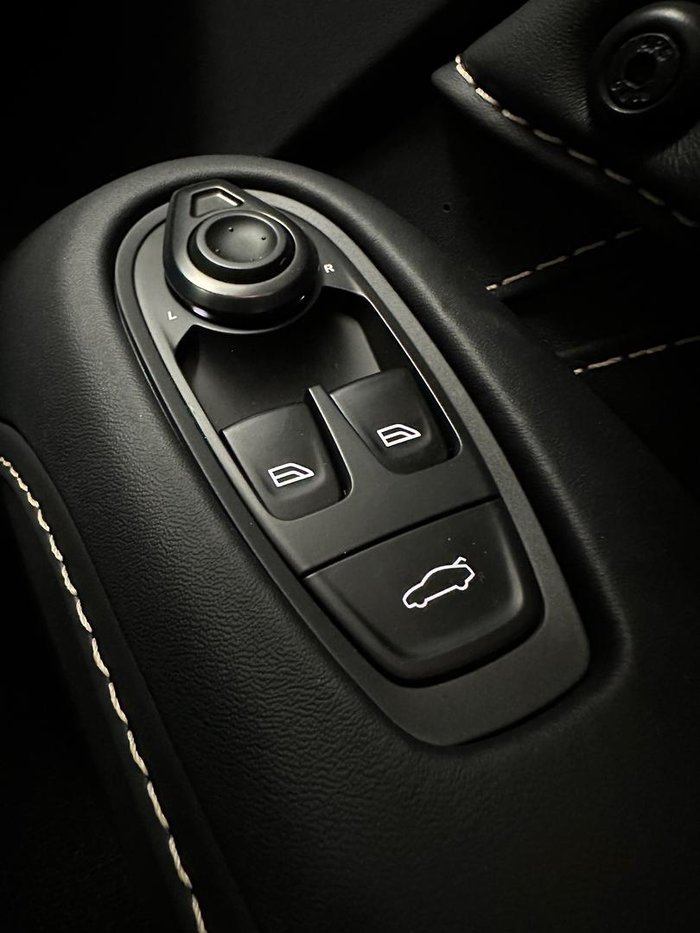 2022 Aston Martin Vantage MY22 Jet Black