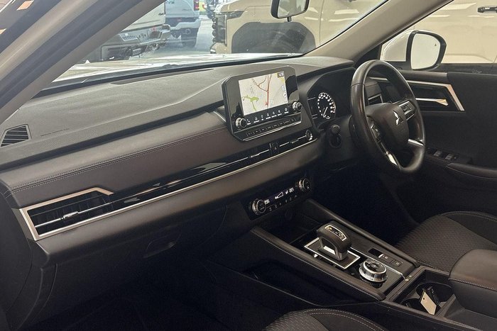 2022 Mitsubishi Outlander ES