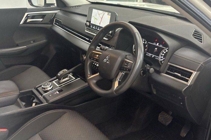 2022 Mitsubishi Outlander ES