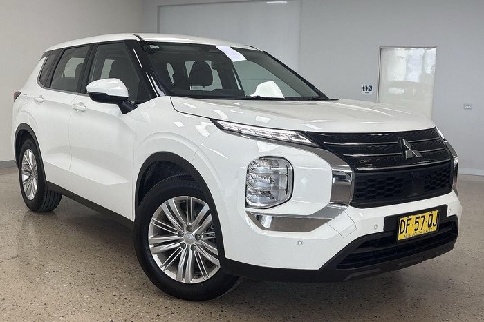 2022 Mitsubishi Outlander ES