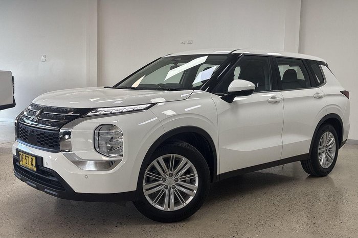 2022 Mitsubishi Outlander ES