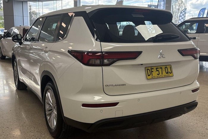 2022 Mitsubishi Outlander ES