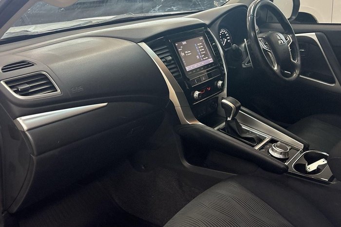 2021 Mitsubishi Pajero GLX