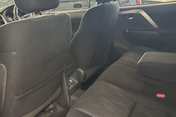 2021 Mitsubishi Pajero GLX