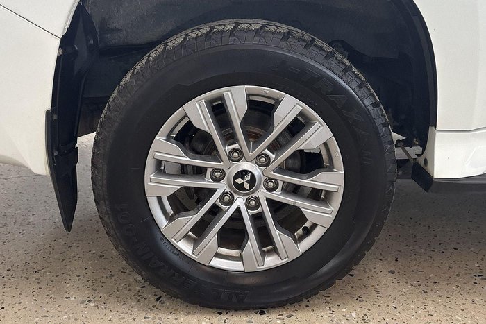 2021 Mitsubishi Pajero GLX