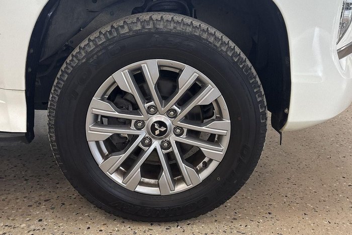 2021 Mitsubishi Pajero GLX