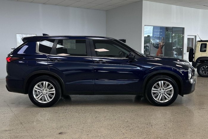 2023 Mitsubishi Outlander ES