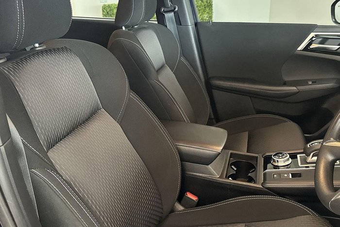 2023 Mitsubishi Outlander ES