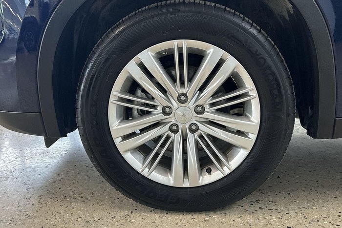 2023 Mitsubishi Outlander ES