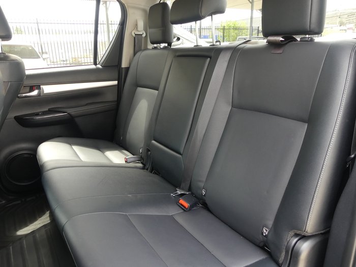 2021 Toyota Hilux SR5